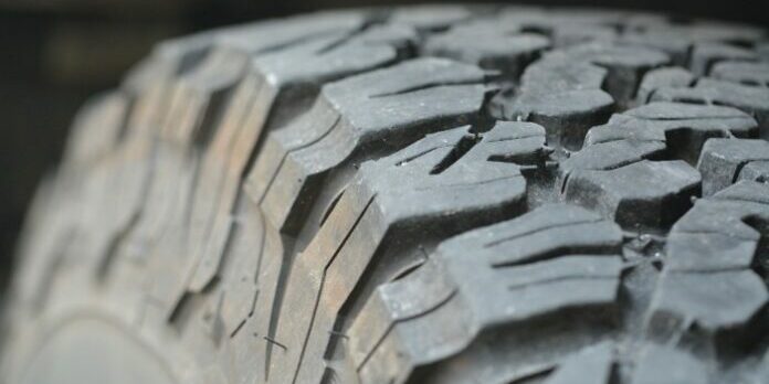 pneu-696×464-derived gros plan pneumatique